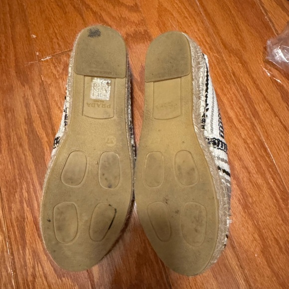 Prada size 37, worn handful times - Picture 4 of 5